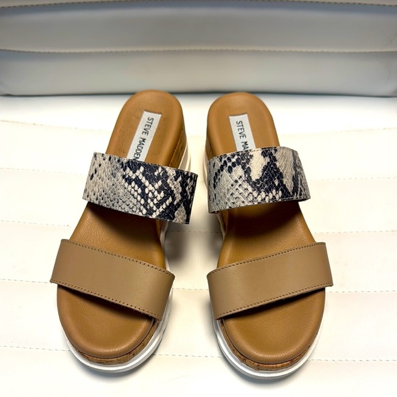 Steve Madden Tan and Black Mules with Snakeskin Detail - Picture 1 of 5